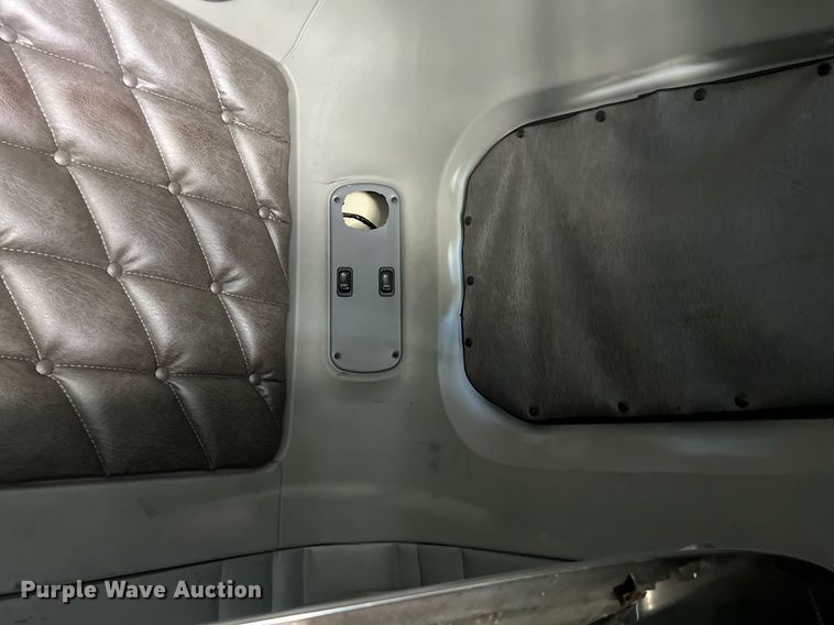 image for item ED2481 2010 Freightliner Coronado semi truck