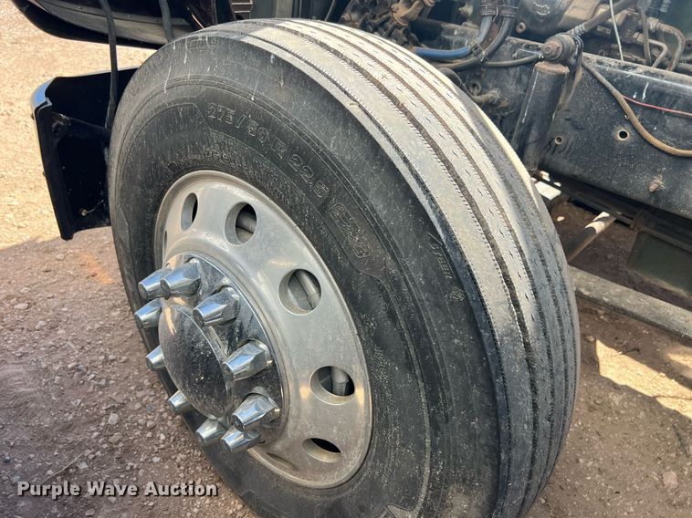 image for item ED2481 2010 Freightliner Coronado semi truck