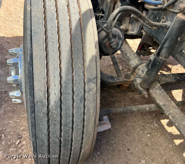 image for item ED2481 2010 Freightliner Coronado semi truck