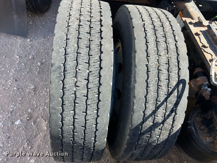 image for item ED2481 2010 Freightliner Coronado semi truck