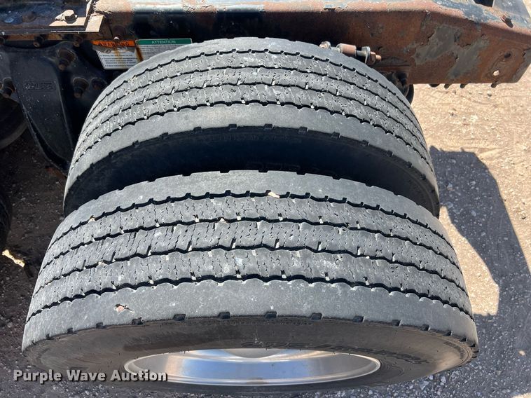 image for item ED2481 2010 Freightliner Coronado semi truck