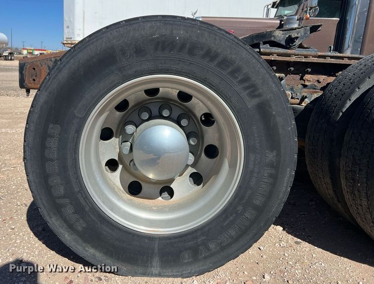 image for item ED2481 2010 Freightliner Coronado semi truck