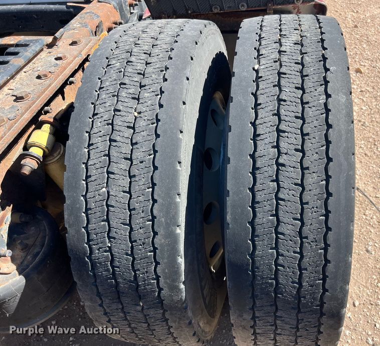 image for item ED2481 2010 Freightliner Coronado semi truck