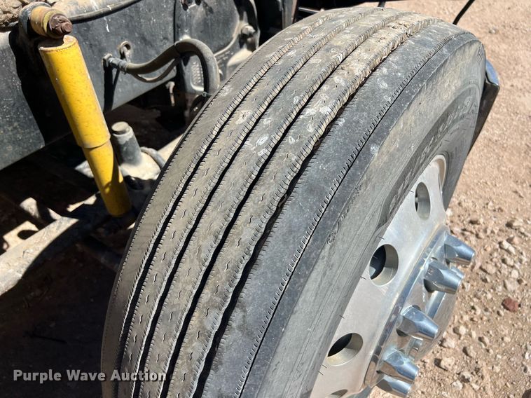 image for item ED2481 2010 Freightliner Coronado semi truck