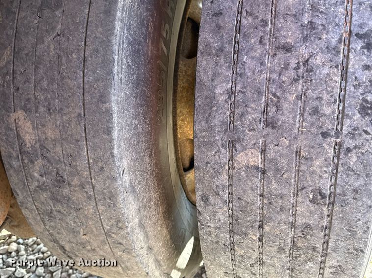 image for item ED3997 2003 Great Dane dry van trailer