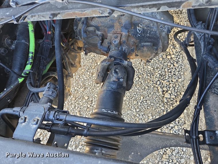 image for item ED3999 2004 Volvo VNM42T semi truck