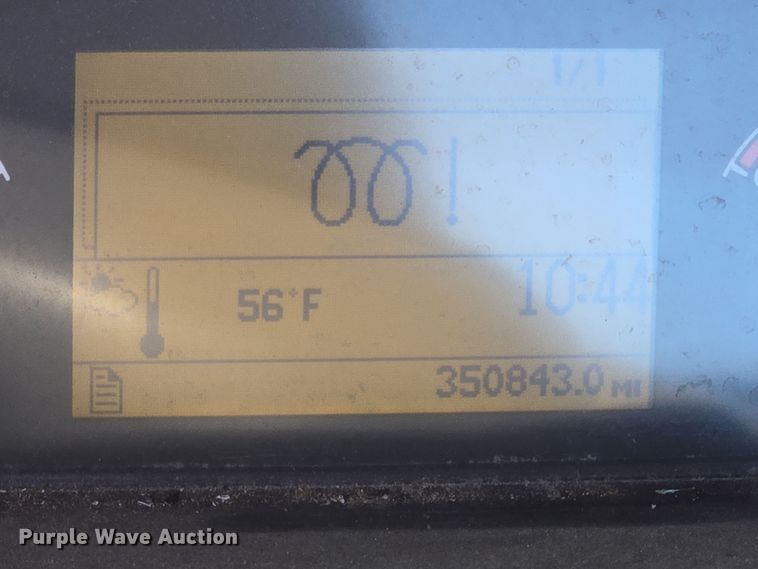 image for item ED3999 2004 Volvo VNM42T semi truck