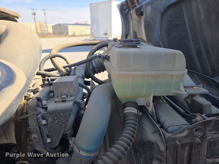 image for item ED3999 2004 Volvo VNM42T semi truck