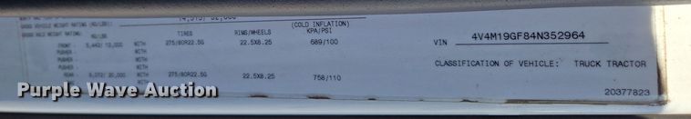 image for item ED3999 2004 Volvo VNM42T semi truck