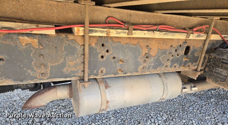 image for item ED4000 2006 Isuzu FTR box truck