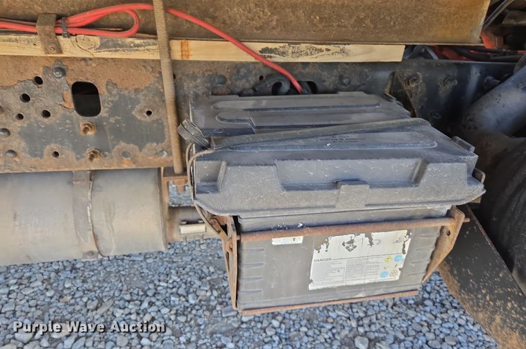 image for item ED4000 2006 Isuzu FTR box truck