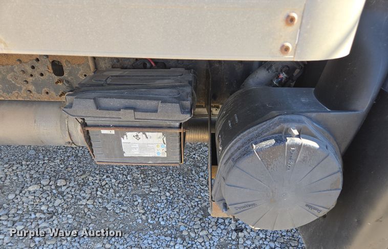 image for item ED4000 2006 Isuzu FTR box truck