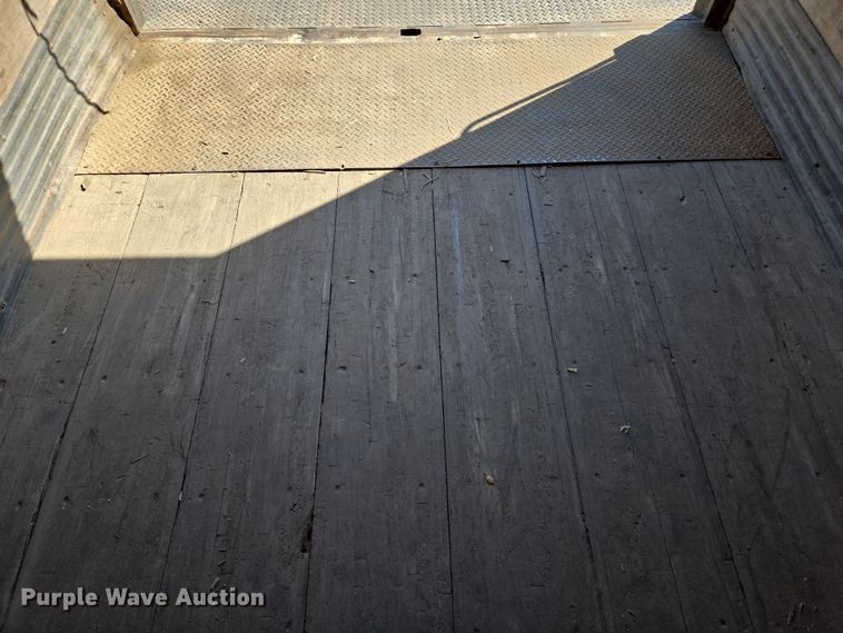 image for item ED4000 2006 Isuzu FTR box truck