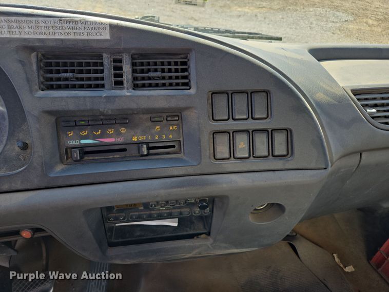 image for item ED4000 2006 Isuzu FTR box truck