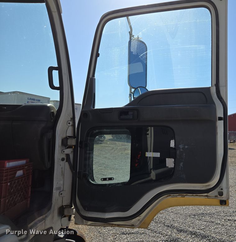 image for item ED4000 2006 Isuzu FTR box truck