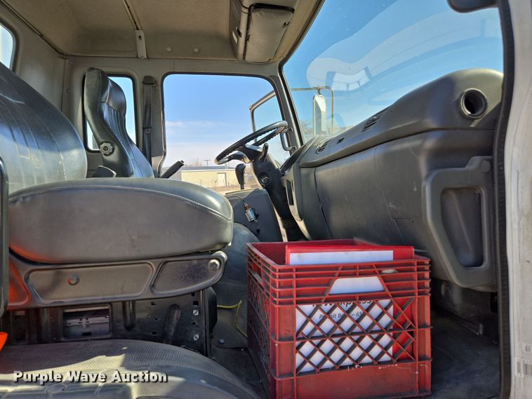 image for item ED4000 2006 Isuzu FTR box truck