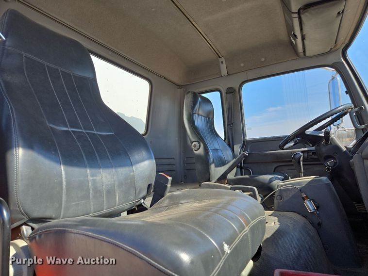 image for item ED4000 2006 Isuzu FTR box truck