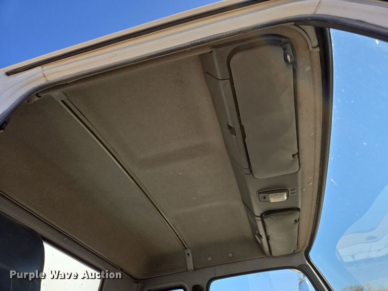 image for item ED4000 2006 Isuzu FTR box truck