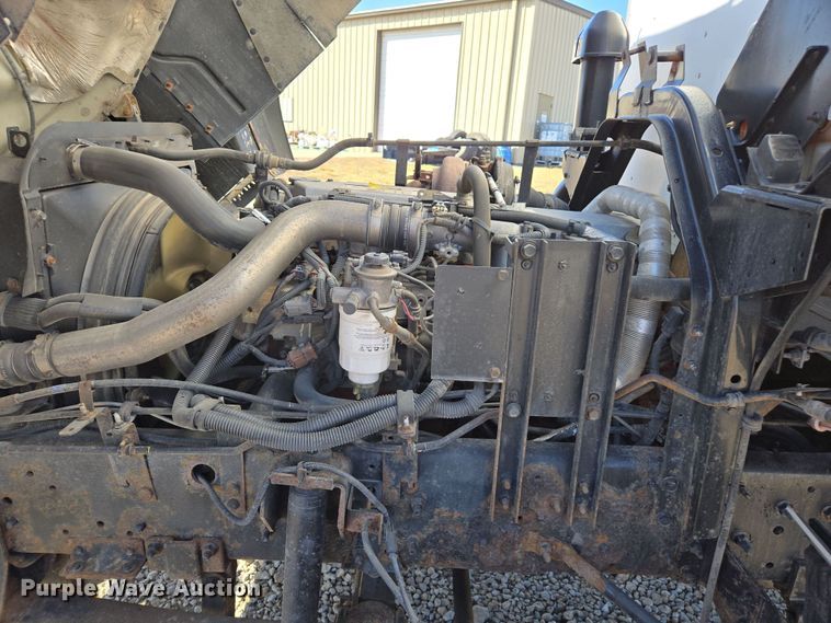 image for item ED4000 2006 Isuzu FTR box truck