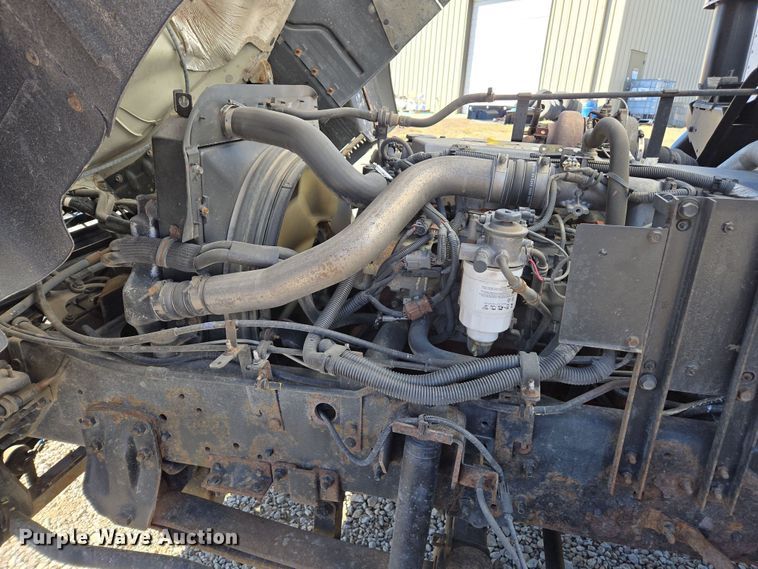 image for item ED4000 2006 Isuzu FTR box truck