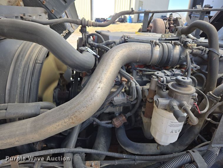 image for item ED4000 2006 Isuzu FTR box truck