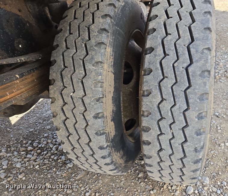 image for item ED4000 2006 Isuzu FTR box truck