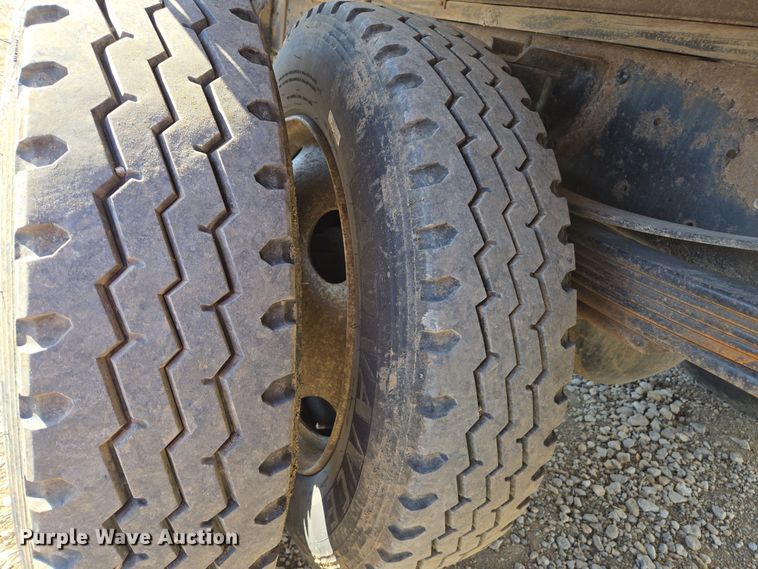 image for item ED4000 2006 Isuzu FTR box truck