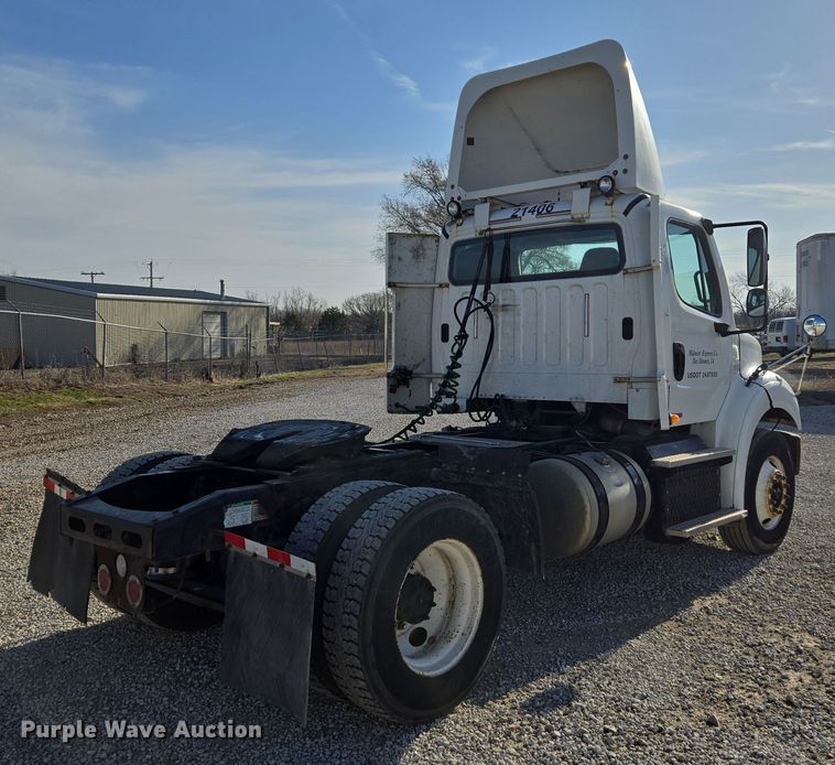 image for item ED4001 2011 Freightliner M2 semi truck