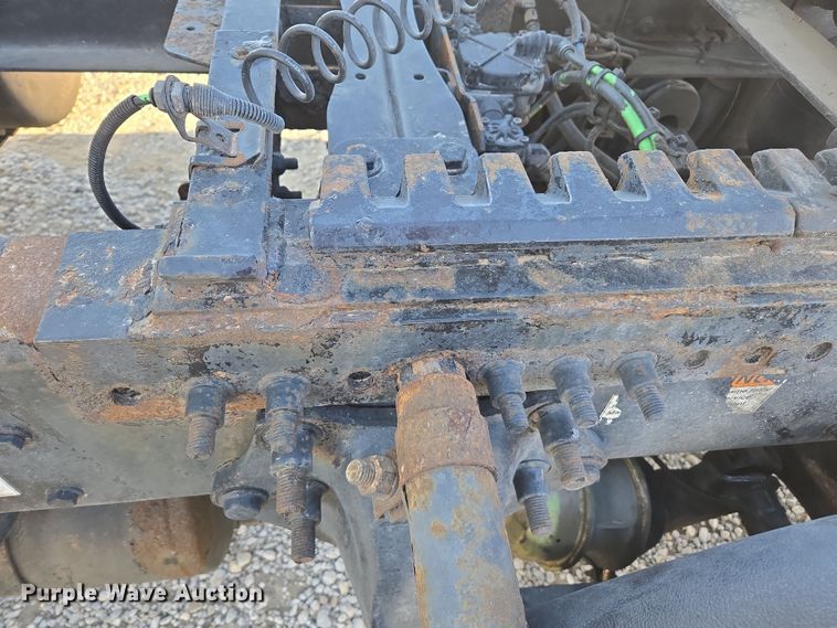 image for item ED4001 2011 Freightliner M2 semi truck