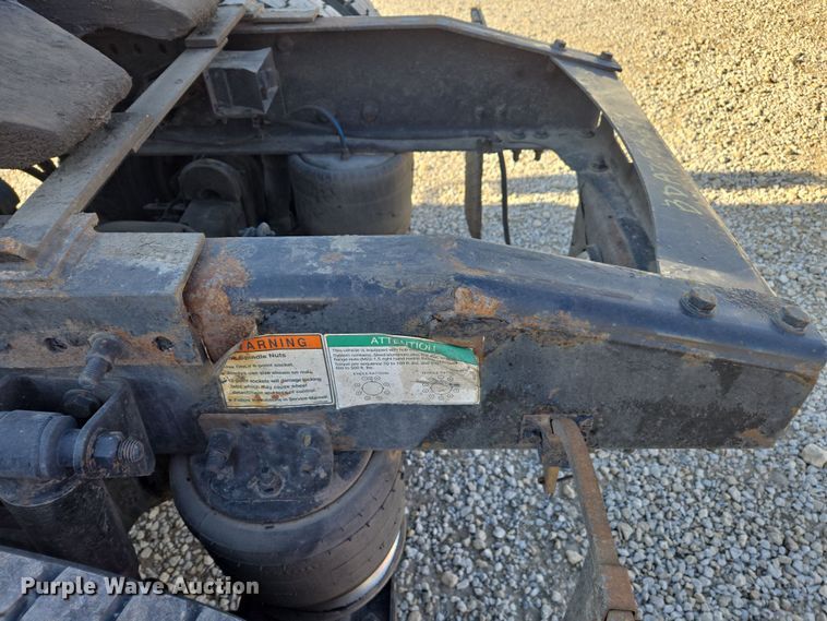 image for item ED4001 2011 Freightliner M2 semi truck