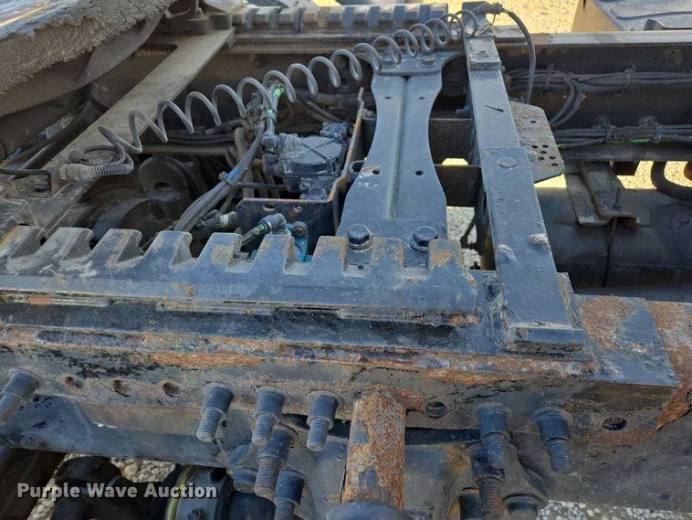 image for item ED4001 2011 Freightliner M2 semi truck