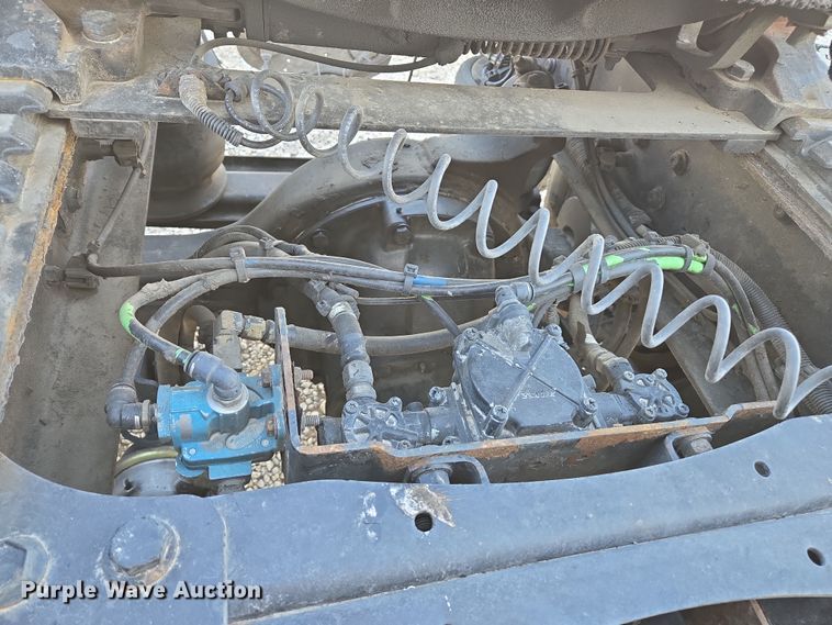 image for item ED4001 2011 Freightliner M2 semi truck