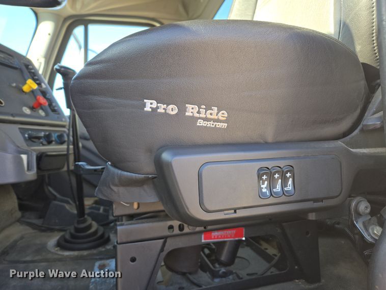 image for item ED4001 2011 Freightliner M2 semi truck