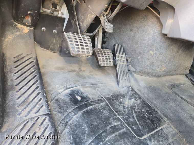 image for item ED4001 2011 Freightliner M2 semi truck