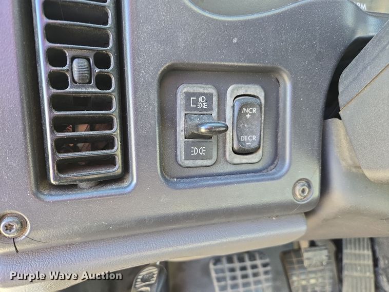 image for item ED4001 2011 Freightliner M2 semi truck