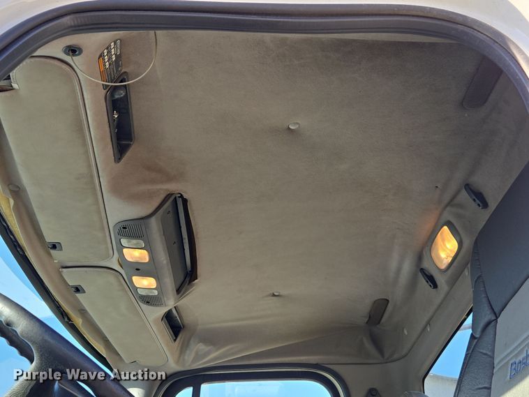 image for item ED4001 2011 Freightliner M2 semi truck