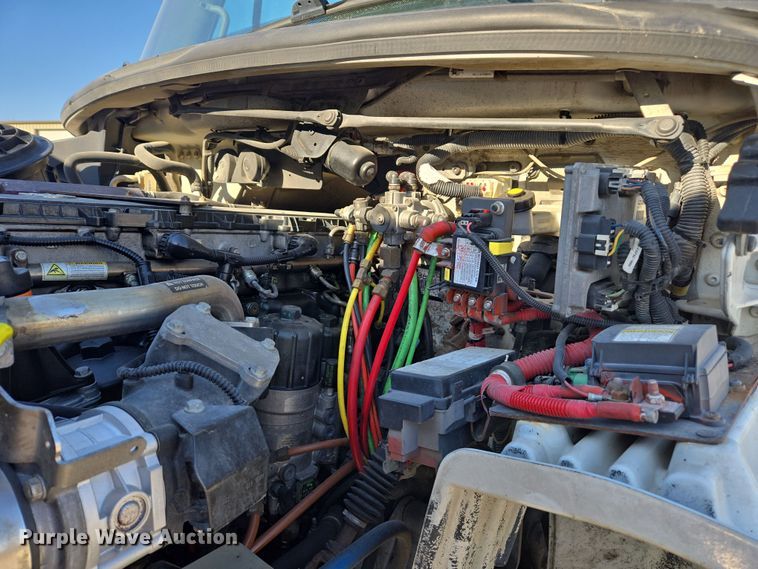 image for item ED4001 2011 Freightliner M2 semi truck