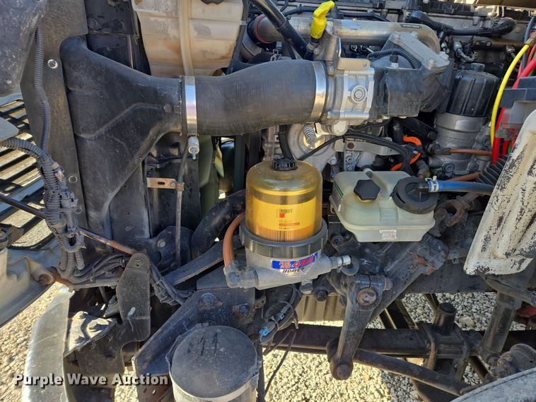 image for item ED4001 2011 Freightliner M2 semi truck