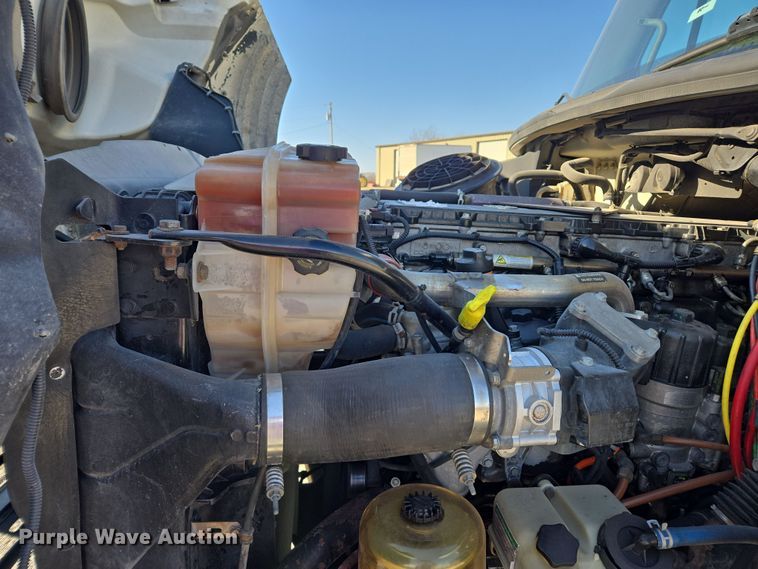 image for item ED4001 2011 Freightliner M2 semi truck