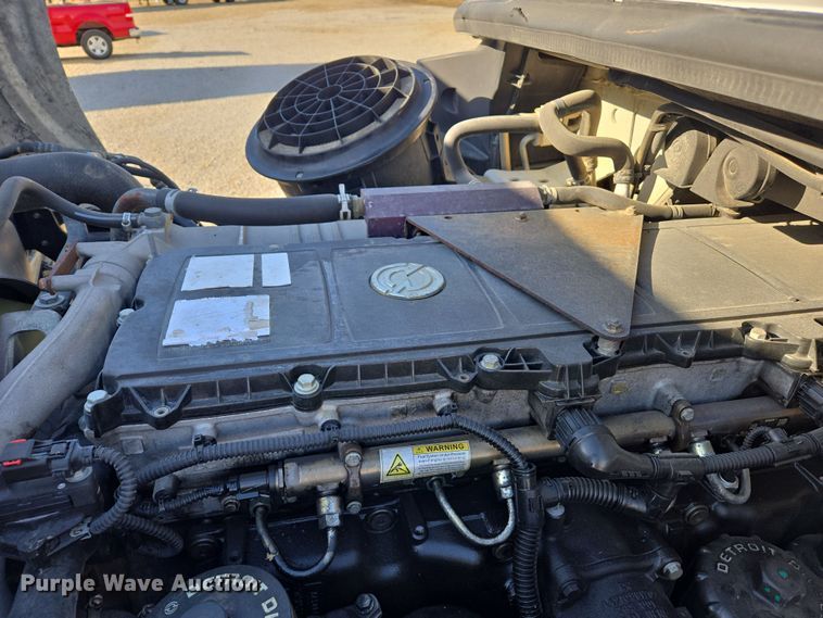 image for item ED4001 2011 Freightliner M2 semi truck