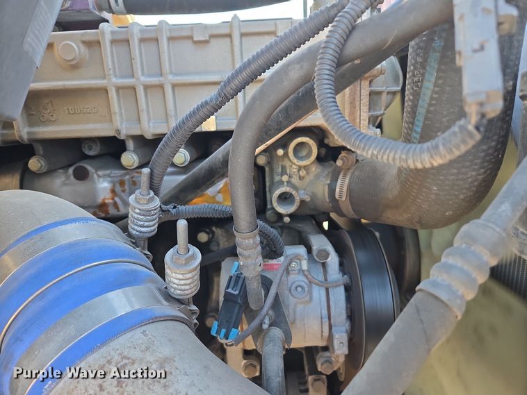 image for item ED4001 2011 Freightliner M2 semi truck