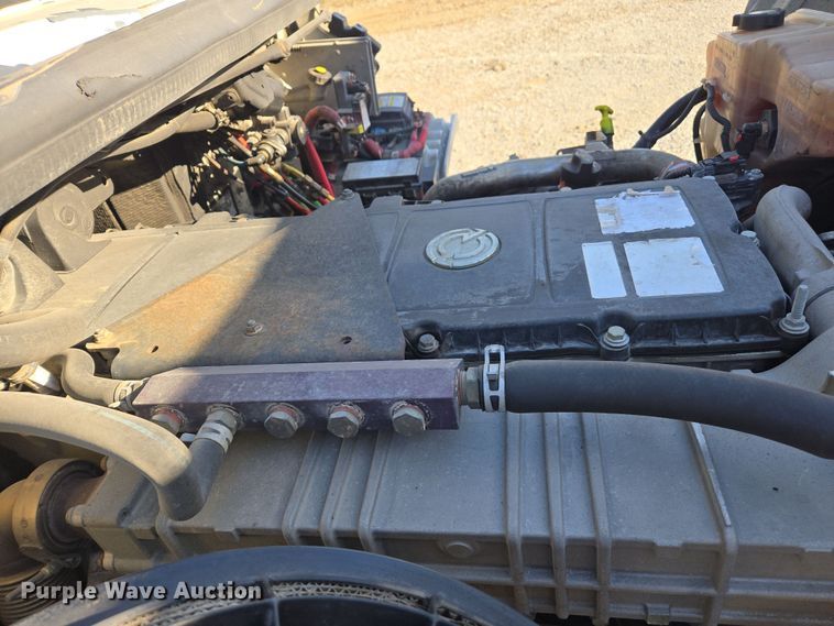 image for item ED4001 2011 Freightliner M2 semi truck