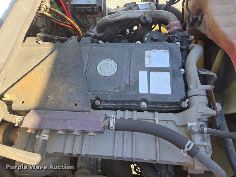 image for item ED4001 2011 Freightliner M2 semi truck