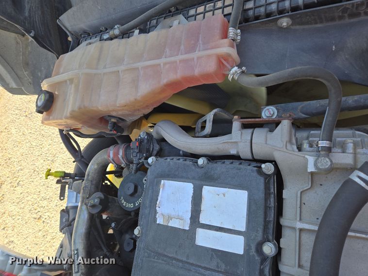 image for item ED4001 2011 Freightliner M2 semi truck