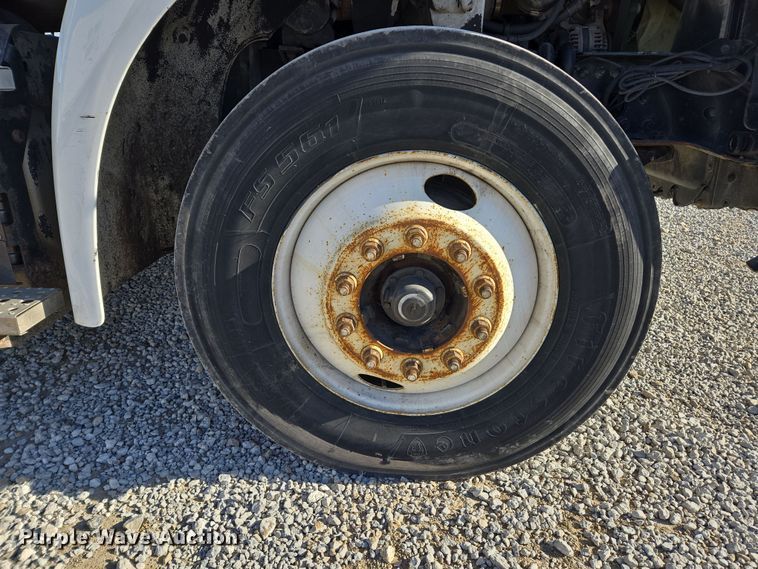 image for item ED4001 2011 Freightliner M2 semi truck