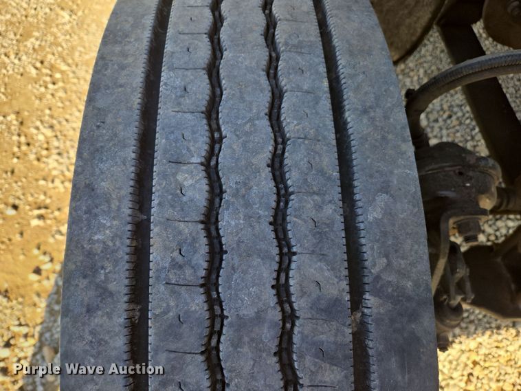 image for item ED4001 2011 Freightliner M2 semi truck