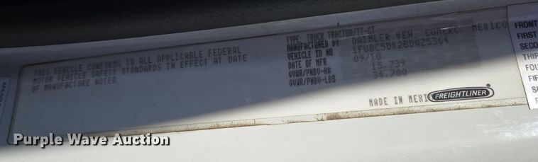 image for item ED4001 2011 Freightliner M2 semi truck