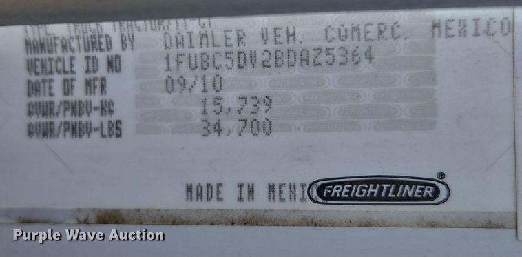 image for item ED4001 2011 Freightliner M2 semi truck