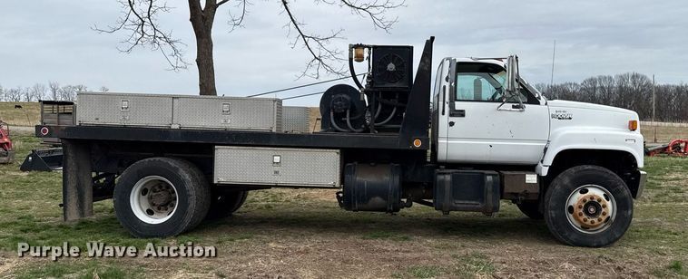 image for item ED4122 1995 Chevrolet C7 Topkick winch truck