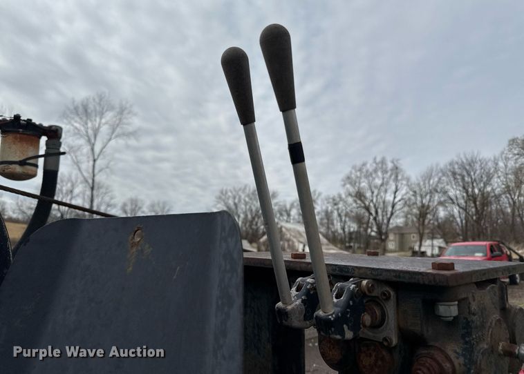 image for item ED4122 1995 Chevrolet C7 Topkick winch truck